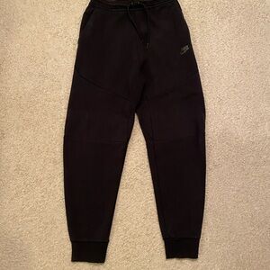 Men’s Nike Tech Black Sweatpants Size Medium
